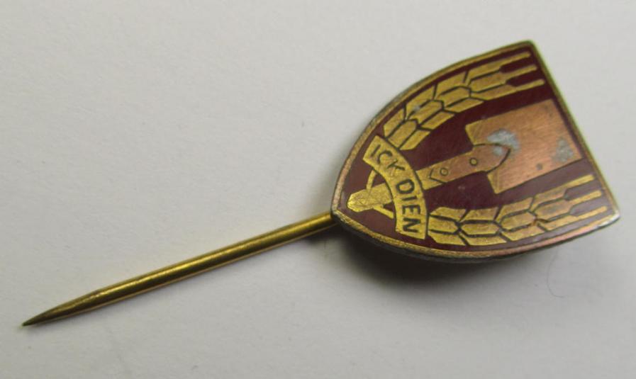 Dutch NSB-party-related-, so-called: 'NAD- ie. Nederlands Arbeidsdienst Ledendraagteeken' (or: Dutch Labour Service membership-pin) showing a clearly present makers'-designation that reads: 'Kon. Begeer - Voorschoten'