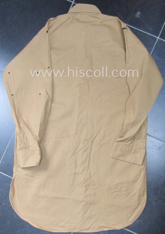 Hardly used, HJ- (ie. 'Hitler-Jugend'-) 'standard-issue'-pattern, beige-brown- (ie. 'braunes'-) coloured: 'under-the-tunic'-shirt (ie. 'Braunhemd nach Vorschrift des RJF') that comes in a wonderful condition
