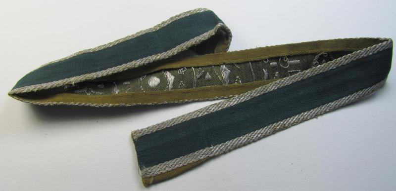 Superb, 'BeVo'-like cuff-title (ie. 'Ärmelstreifen') entitled: 'Afrikakorps' being a with certainty issued and truly worn example that comes in an overall nice- (ie. non-shortened- and most certainly once tunic-attached-), condition