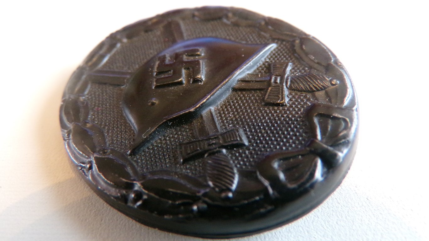 Verwundeten abzeichen (wound badge)