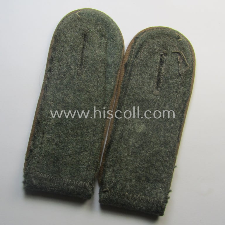 Pair of WH (Heeres) EM-type shoulderstraps: 'Soldat der Kradschützenbtle. der Pz.Div. u. Inf.Div. (mot)'