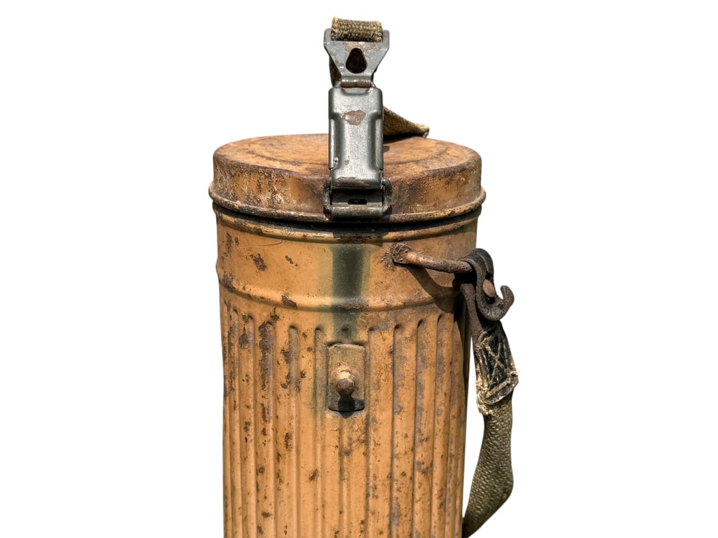 Sud Front Gasmasker and Canister