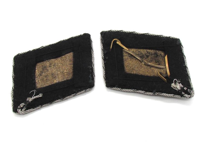 Waffen-SS ‘Untersturmführer’ officer collar tab set