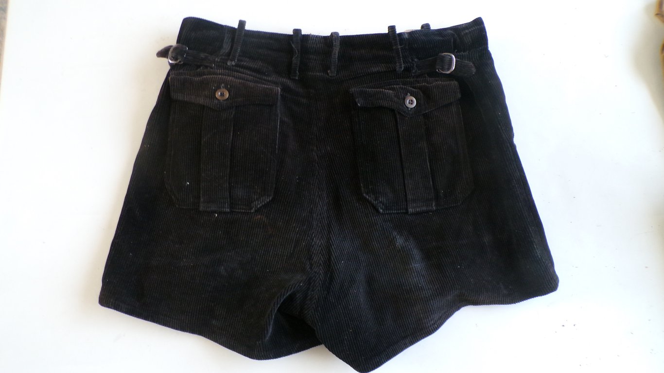 HJ/DJ Black Corduroy Shorts - Size 46