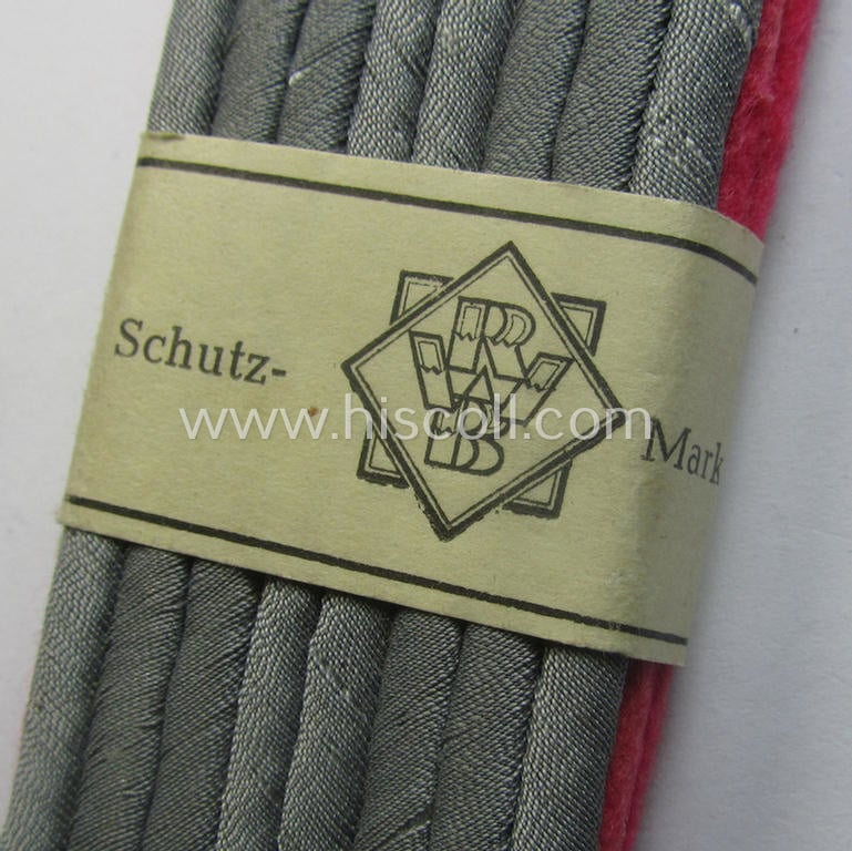 Interesting - and 'virtually mint ie. unissued'! - pair of WH (Heeres), officers'-type shoulderboards: 'Leutnant der Panzer- o. Pz-Jäger-Trpn.'