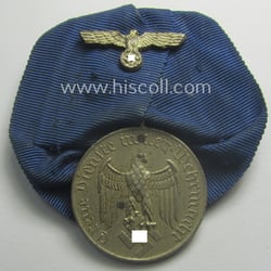 Silver-toned, WH (Heeres o. KM) so-called: 'Einzelspange' showing...