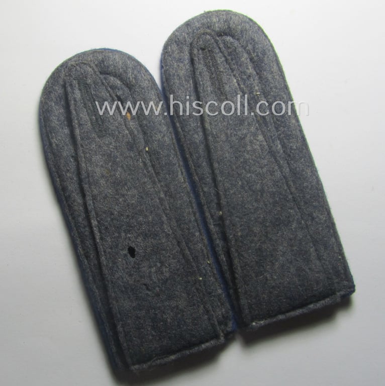 Fully matching - and minimally used! - pair of WH (Luftwaffe) NCO-type shoulderstraps as was intended for usage by an: 'Unteroffizier einer Sanitäts-Abtlgs.'