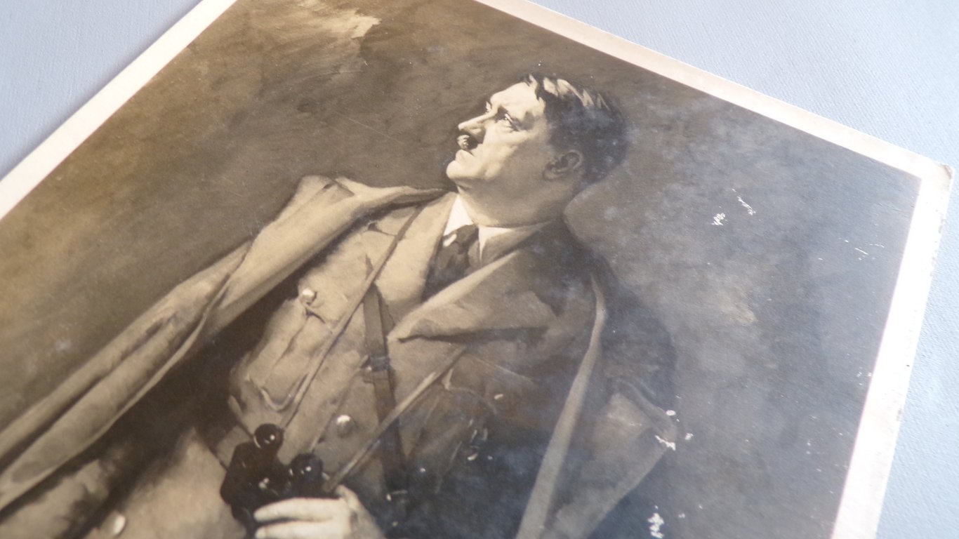 Haus der Deutschen Kunst Hitler Portrait Postcard