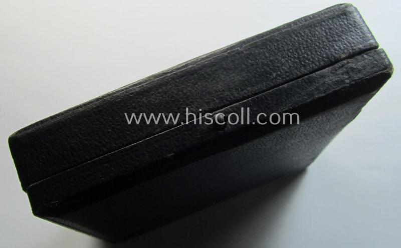 Stunning, maker- (ie. '20'-marked-) example of WH (Heeres, LW etc.) 'Deutsches Kreuz im Gold' (or DKiG) being a (regular- ie. 'light-weight') piece that was produced by the: 'C.F. Zimmermann'-company and that comes stored in its period etui