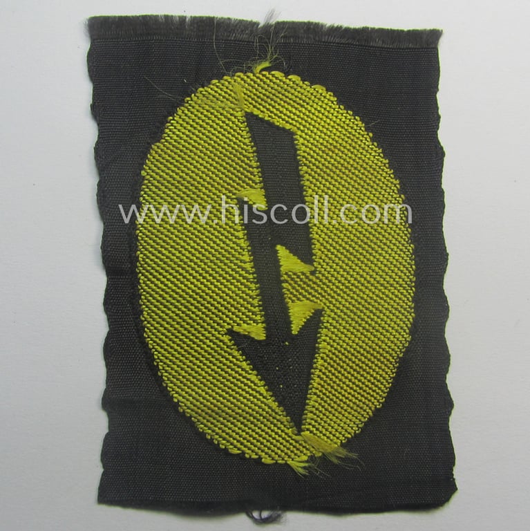WH (Heeres) so-called: female-related trade- and/or special-career arm-insignia (ie. 'signal-Blitz'): 'Nachrichtenhelferin des Heeres'