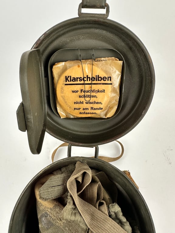 WW2 German gasmask with webbing straps 1940