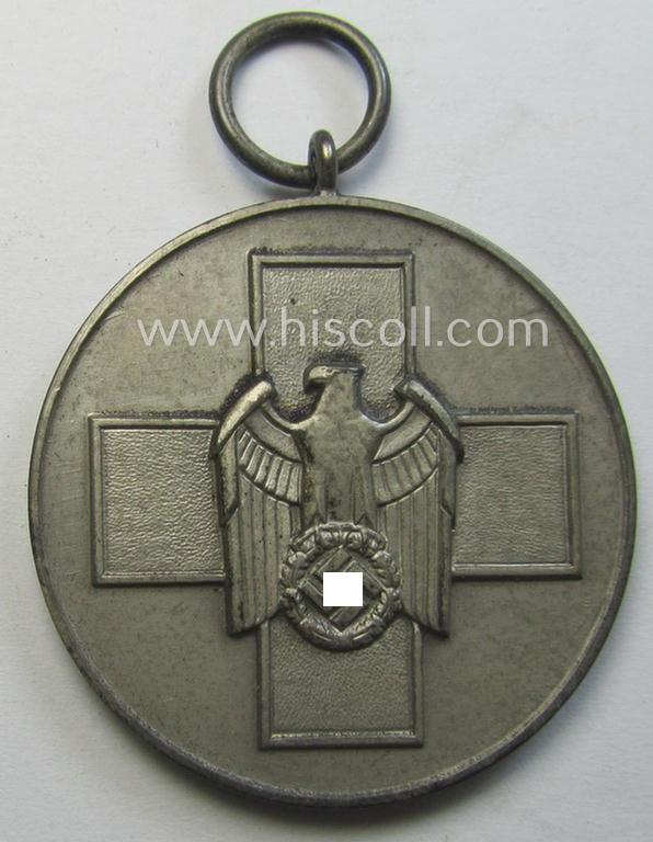 Medal-set: 'Medaille für Deutsche Volkspflege' packed in its original pouch of issue by the: '(Bayr.) Hauptmünzamt - München'