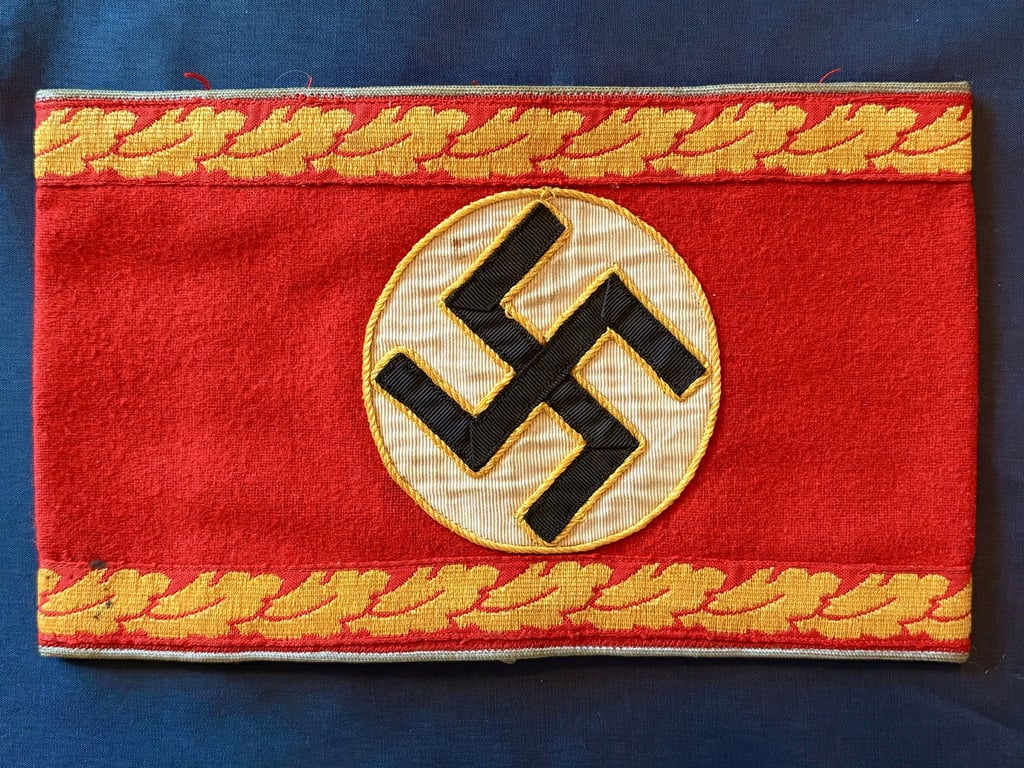 GERMAN WWII AUTHENTIC POLITICAL LEADERS NSDAP THIRD REICH ORTSGRUPPE LEVEL LEADERSHIP ARMBAND IN FINE CONDITION.