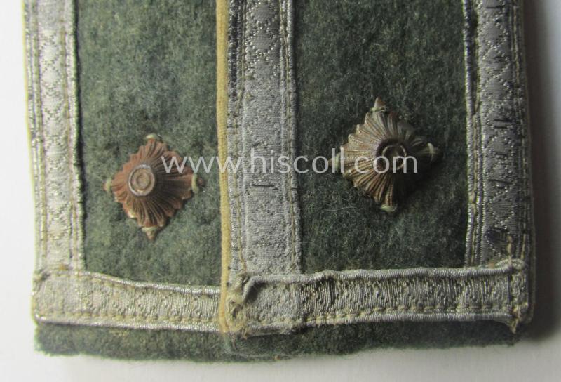Pair of WH (Heeres) 'M40 o. M43'-pattern NCO-type shoulderstraps: 'Feldwebel eines Infanterie-Rgts.'