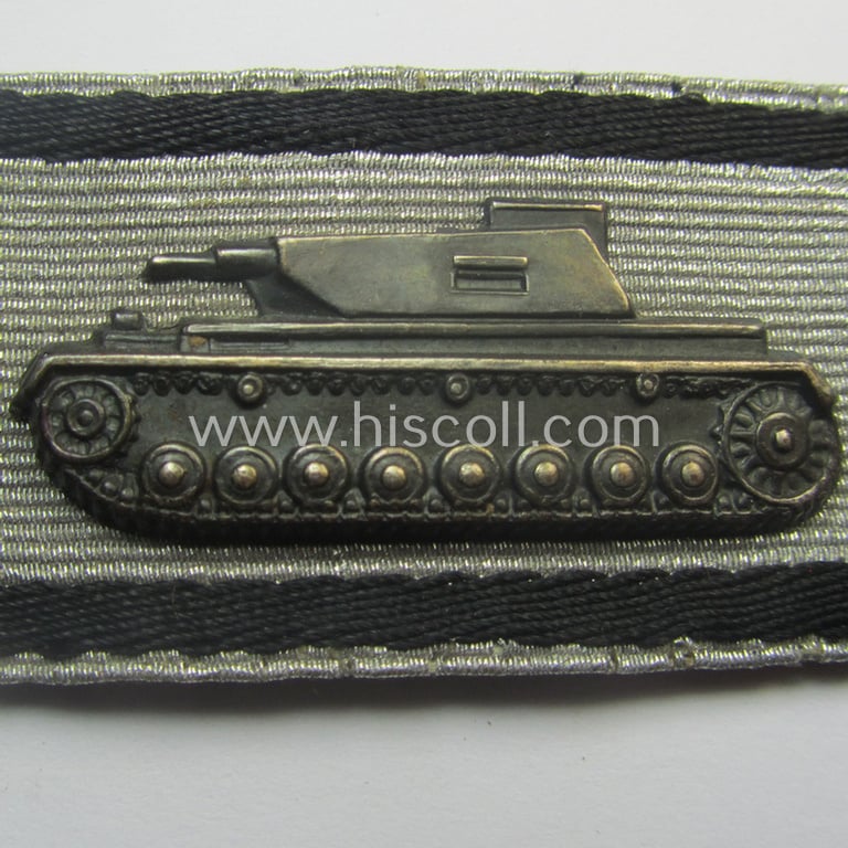First-pattern, 'Sonderabzeichen für das Niederkämpfen von Panzerkampfwagen usw. durch Einzelkämpfer in Silber' (ie. tank-destruction badge)