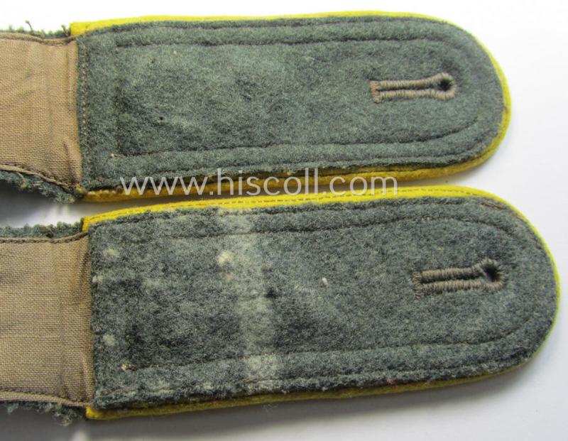 Pair of early- (ie. mid-) war-period- (ie. 'M40 o. M43'-pattern) WH (Heeres) NCO-type shoulderstraps : 'Stabsfeldwebel o. Spiess eines Nachrichten-Abtlgs.'