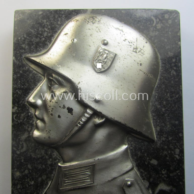 Luxuriously-styled - and with certainty scarcely seen! - 'Deutsche Wehrmacht'-related commemorative-plaque (ie. 'Erinnerungs- o. nichttragbare Plakette') showing a detailed profile of a WH-soldier wearing a steel-helmet