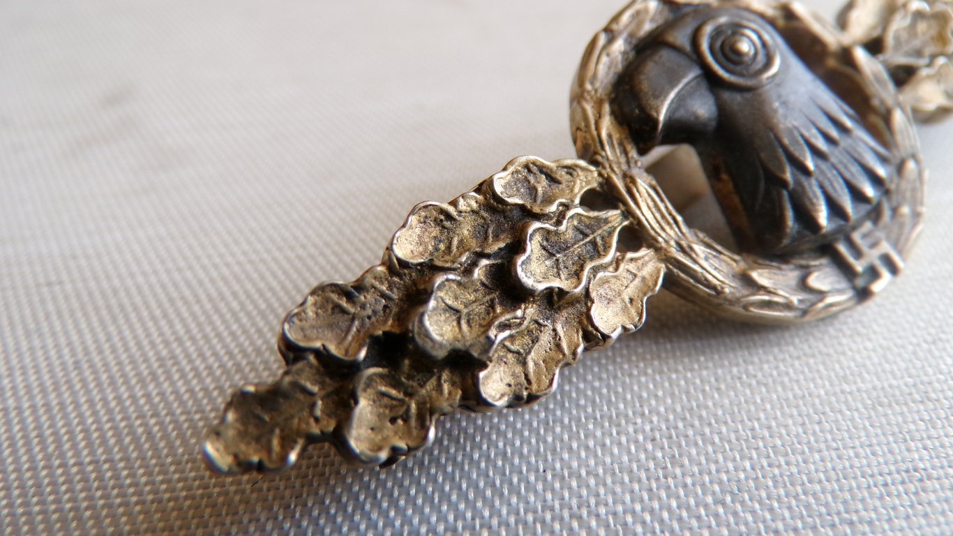 Luftwaffe Reconnaissance Clasp in Gold