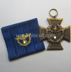 'Zollgrenzschütz-Ehrenzeichen' (or: customs loyal-service medal) that comes together...