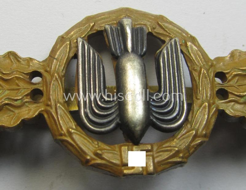 Attractive, tombak- (ie. 'Buntmetall'-) based- and/or non-maker-marked example of a WH (Luftwaffe) 'Frontflugspange für Kampfflieger in Bronze' as presumably produced by the: 'C.E. Juncker'-company