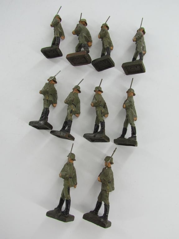 Grouping of 10x Lineol German Toy Soldiers