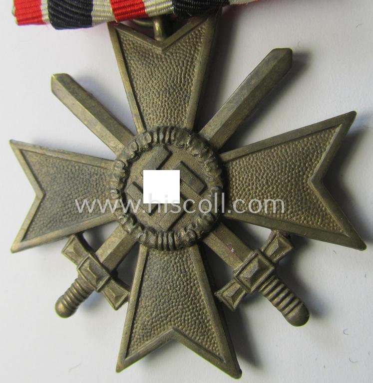 Attractive - and unusually seen! - golden-bronze-toned so-called: 'Einzelspange' showing a: 'Kriegsverdienstkreuz II. Klasse mit Schw.' (or: war-merits' cross 2nd class with swords) being a very detailed- and/or 'Feinzink'-based specimen
