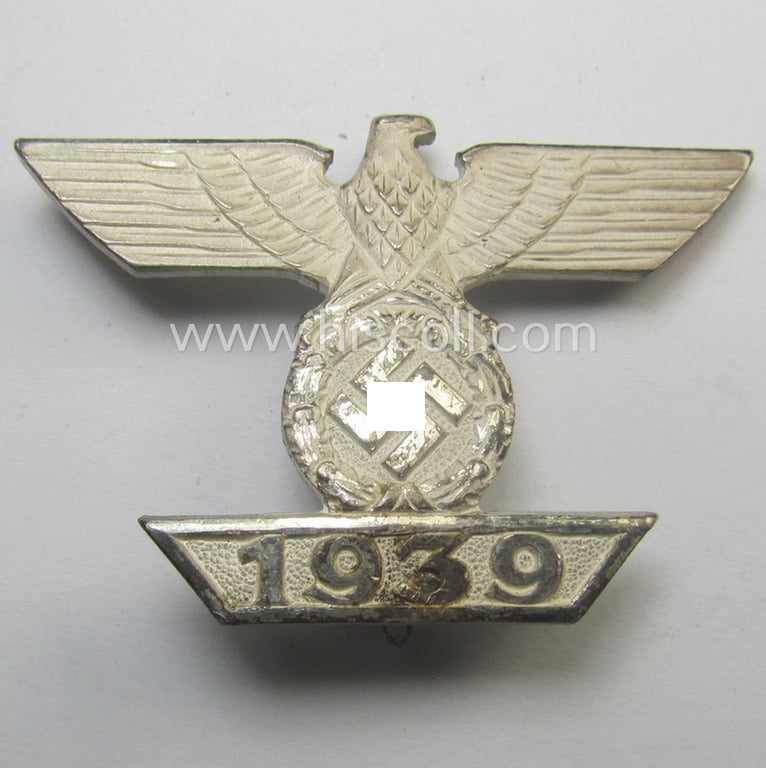 Superb, 'Wiederholungsspange zum EK I. Klasse' (or: bar to the WWI IC first-class) by the maker (ie. 'Hersteller'): 'B.H. Mayer's Kunstprägeanstalt' and that comes stored in its accompanying etui