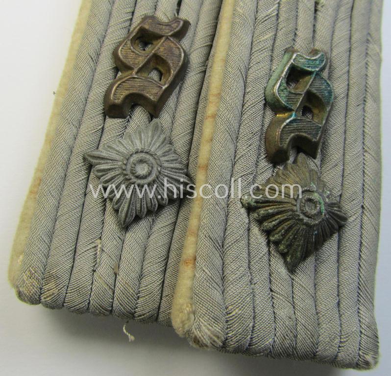 Attractive - fully matching and scarcely encountered! - pair of WH (Heeres) 'cyphered' officers'-type shoulderboards as intended for an: 'Oberleutnant eines Infanterie-Schützen-Abts.  o. Rgts.'