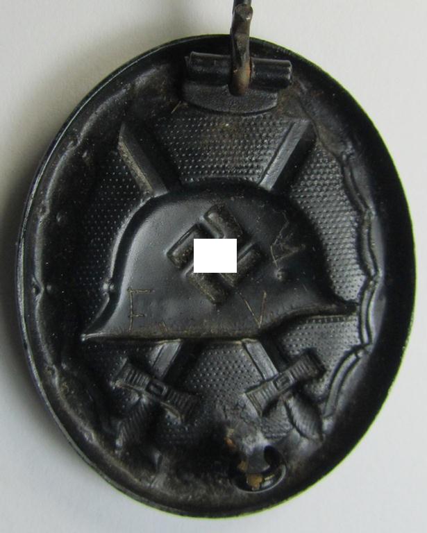 Superb, black-class wound-badge (or: 'Verwundeten-Abzeichen in Schwarz') being a non-maker-marked example that comes stored in its original, carton-based pouch as was produced by the maker (ie. 'Hersteller'): 'Richard Simm & Söhne'
