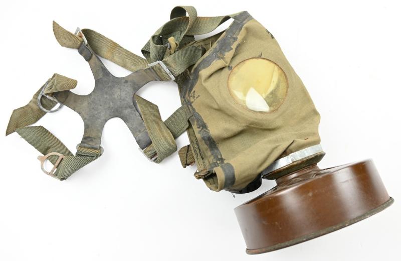 German Luftschutz Gasmask with Carton Filter
