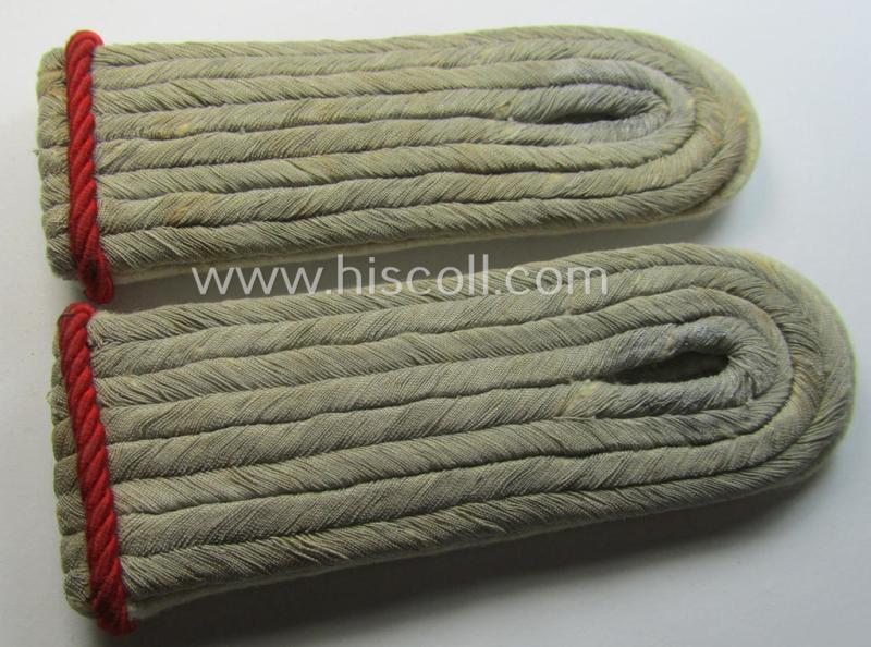 Pair of WH (Heeres) officers'-pattern shoulderboards: 'Leutnant der Infanterie-Truppen'