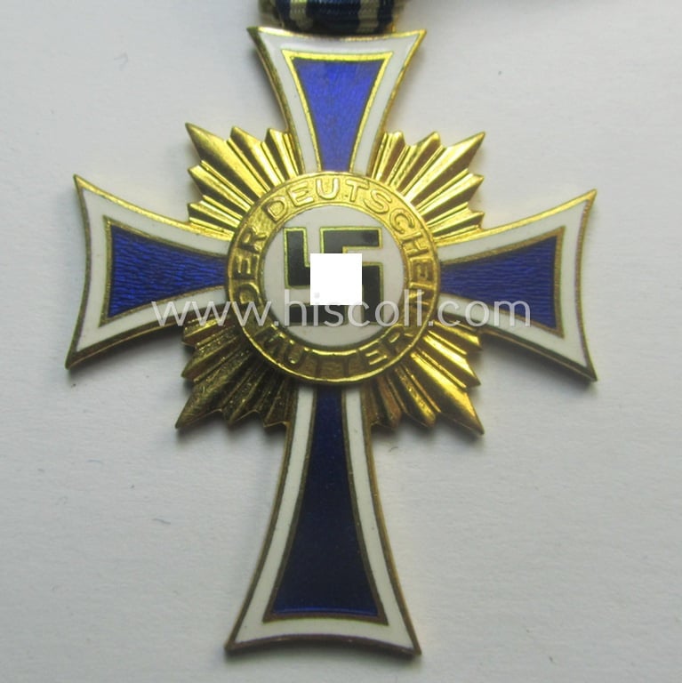 'Ehrenkreuz der deutschen Mutter - erste Stufe' (or mothers'-cross in gold) that comes stored in its original and/or neatly maker- (ie. 'Wilh. Deumer - Kom.Ges. - Lüdenscheid'-) marked etui as issued and/or recently found