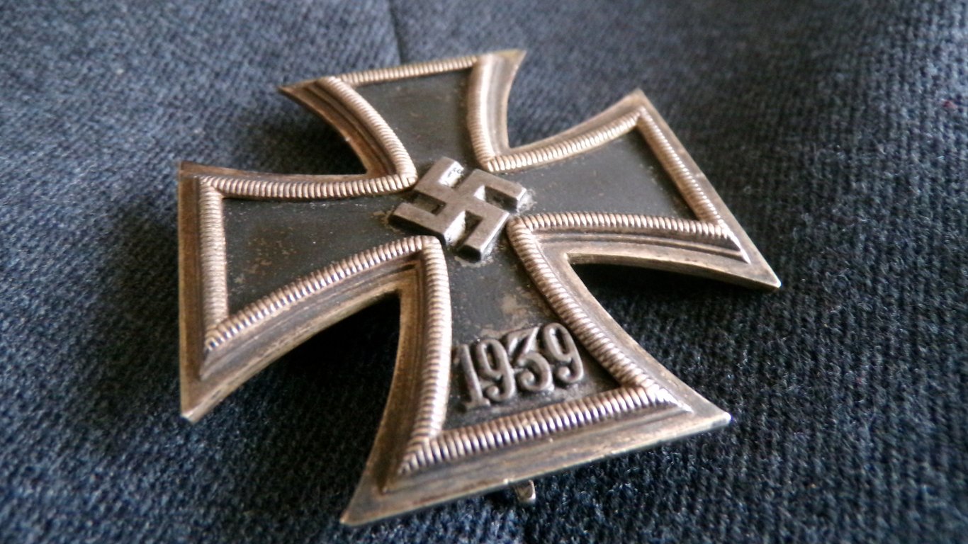 Named Gala Tunic with medals  part 2