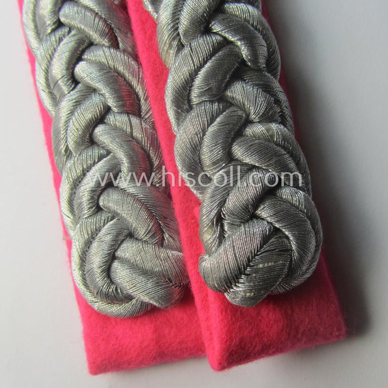 Fully matching - and actually scarcely encountered! - pair of (I deem early-pattern!) WH (Luftwaffe) shoulderboards (ie. 'Schulterstücke') as intended for usage by a: 'Flieger-Stabsingenieur' (being a rank similar to: 'Major')