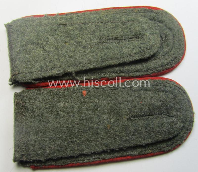 Pair of WH (Heeres) EM-type shoulderstraps: 'Soldat eines (Sturm)Art.-Abtgs. o. Rgts.'