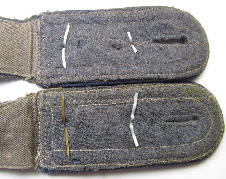 Neat - and/or fully matching! - pair of WH (Luftwaffe) NCO-type shoulderstraps, as piped in the darker-blue-coloured branchcolour as was intended for - and clearly used by! - an: 'Oberfeldwebel der Sanitäts-Truppen'