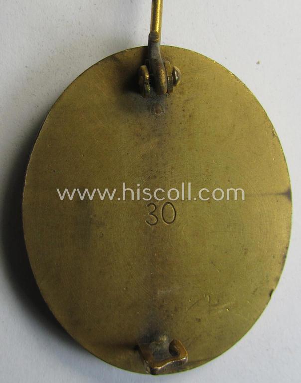 Attractive - luxuriously-styled albeit clearly used- and/or worn! - 'Verwundeten-Abzeichen in Gold' being a typical maker- (ie. '30'-) marked- and/or: 'Buntmetall'-based example as was produced by the Austrian maker: 'Hauptmünzamt Wien'