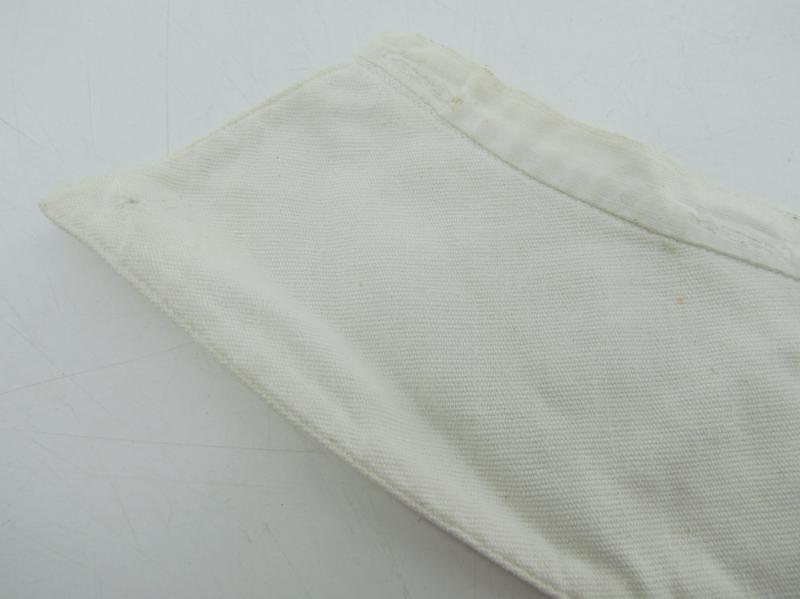 Deutsches Rotes Kreuz (DRK) Collar liner or Kragenbinde for the 'Helferin' Uniform