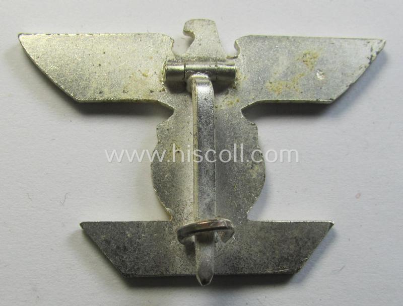 Superb - and rarely seen! - example of a: 'Wiederholungsspange zum EK I. Klasse' (or: bar to the WWI IC first-class) by the maker (ie. 'Hersteller'): 'B.H. Mayer's Kunstprägeanstalt' and that comes stored in its accompanying etui