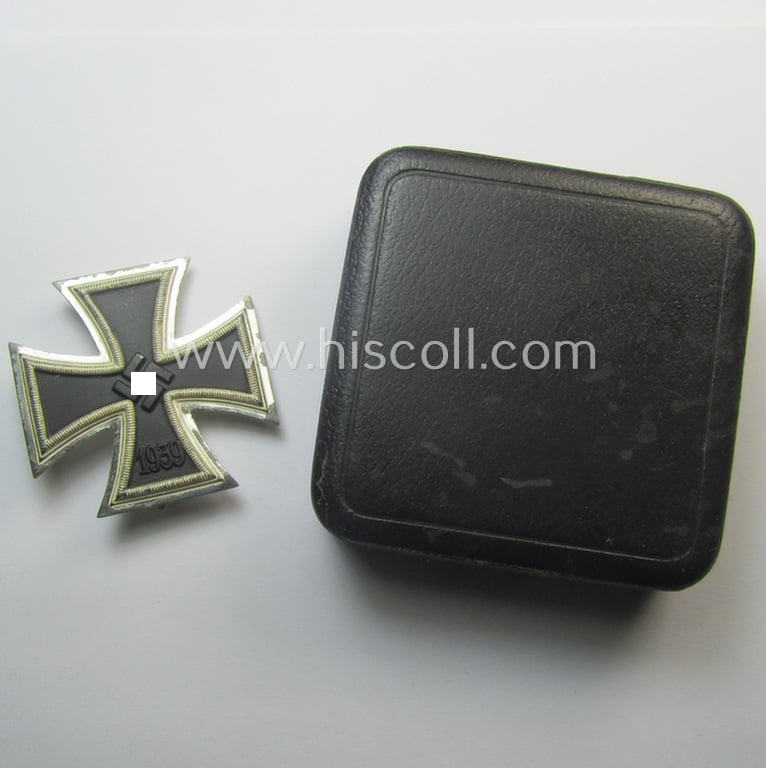Superb, 'Eisernes Kreuz 1. Kl.' (or: Iron Cross 1st class) being a (typical) maker- (ie. 'L/18'-) marked example as was produced by the maker (ie. 'Hersteller'): 'B.H. Mayer's Kunstprägeanstalt' and that comes in its period (simplified) 'LDO-etui