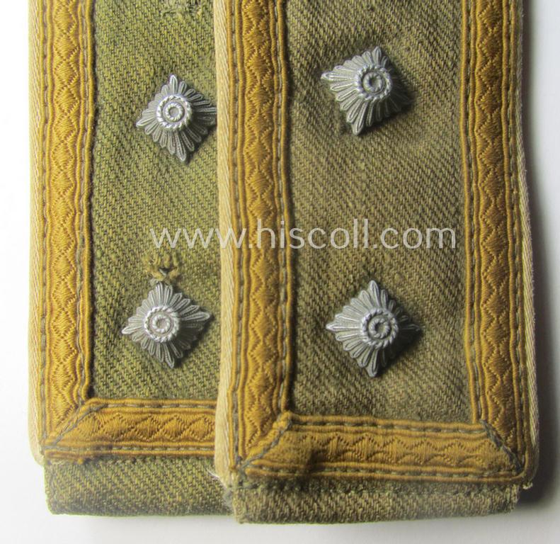 Fully matching - and most certainly exceedingly rarely encountered! - pair of WH (Heeres) NCO-type, 'tropical'-pattern shoulderstraps as was intended for - and most certainly worn by! - an: 'Oberwachtmeister o. Oberfeldwebel der Heeres-Flak-Trpn....