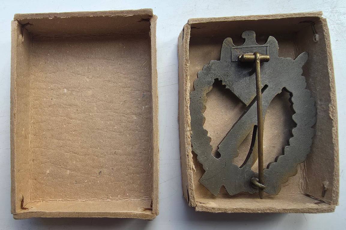 Rare boxed early war Infanteriesturmabzeichen in bronze