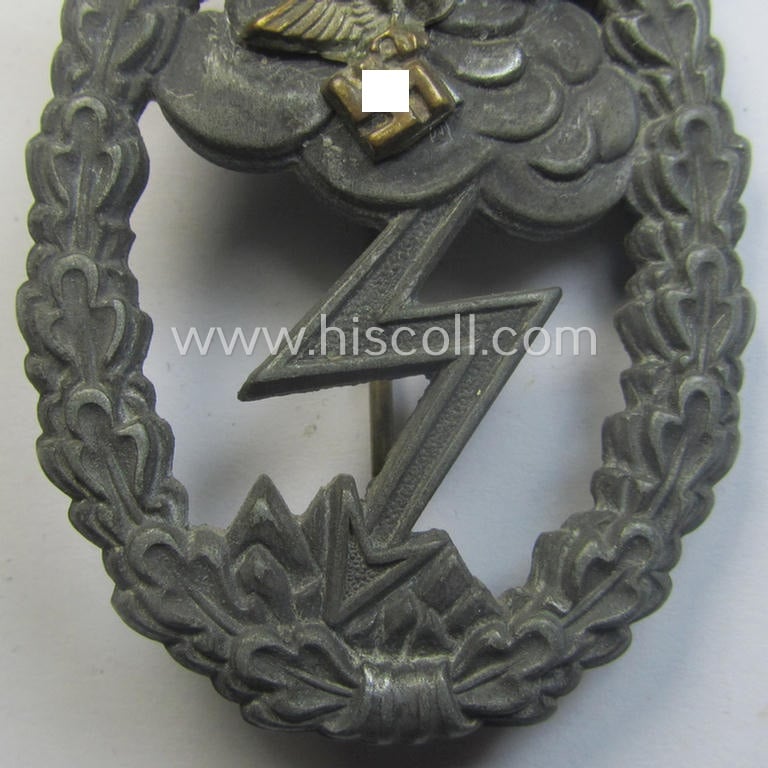 Mid- (ie. later-) war-period, zinc- (ie. 'Feinzink'-) based version of a WH (Luftwaffe) 'Erdkampfabzeichen' as was produced by the: 'J.E. Hammer u. Söhne'-company