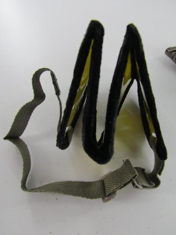 Wehrmacht Dust Goggles in Pouch