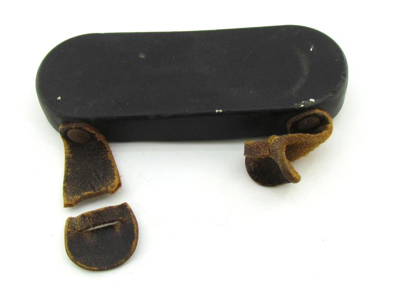 Wehrmacht tan colored binoculars ‘Dienstglas’ 6×30 by CAG