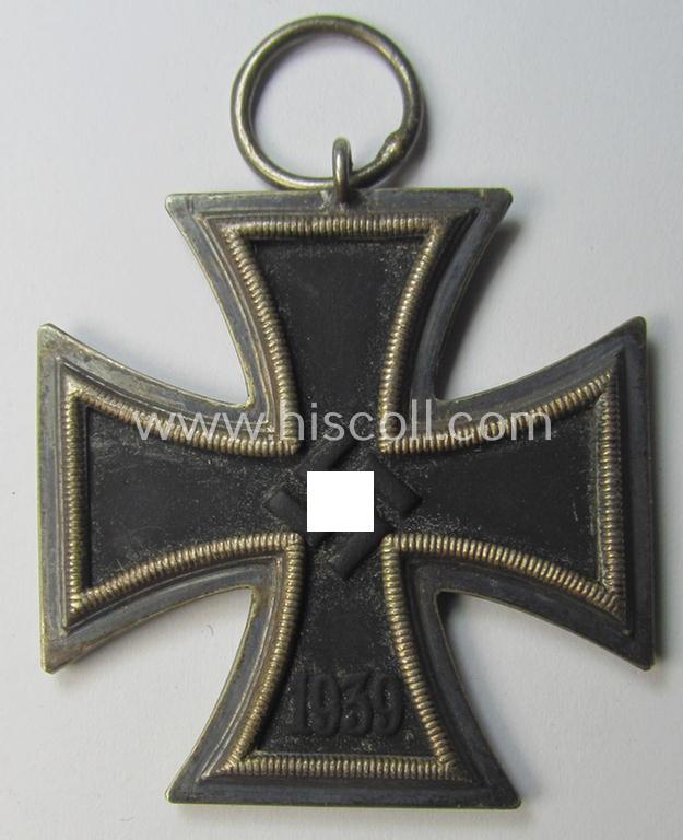 'Eisernes Kreuz II. Klasse' being a maker- (ie. '44'-) marked example that comes together with its (mint- and full length) ribbon (ie. 'Bandabschnitt') as was produced by the maker (ie. 'Hersteller'): 'Jakob Bengel - Oberstein'