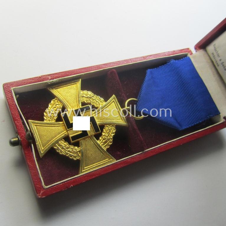 'Treuedienst Ehrenzeichen 1. Klasse' being a non-maker-marked example that comes in its neatly maker- (ie. 'Deschler & Sohn'-) marked etui