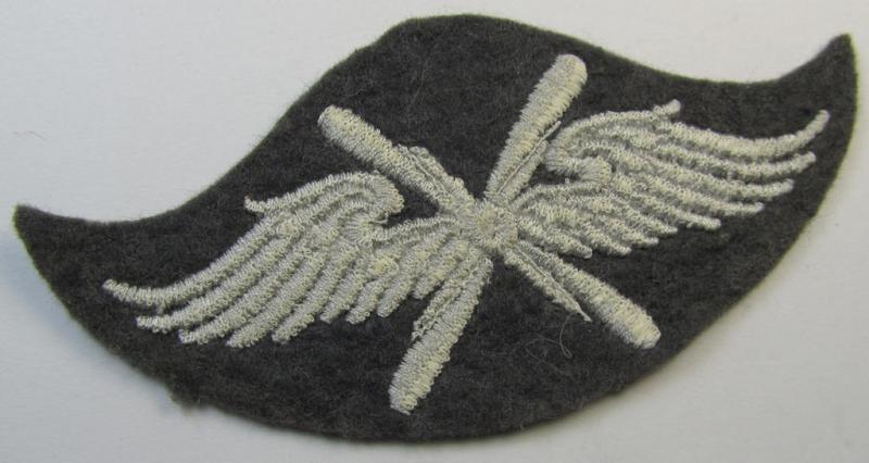 Machine-embroidered, WH (Luftwaffe) trade- ie. special-career-patch as was specifically intended for: 'Fliegendes Personal' and that comes in a possibly issued- albeit 'virtually mint' and/or never tunic-attached, condition