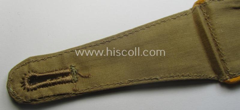 Single, WH (Luftwaffe) tropical-issued, EM-type-shoulderstrap as executed in beige-coloured linnen (as was specifically intended for usage on the tropical-shirts ie. tunics) as was intended for a: 'Soldat der Flieger- o. Fallschirmjäger-Trpn.'
