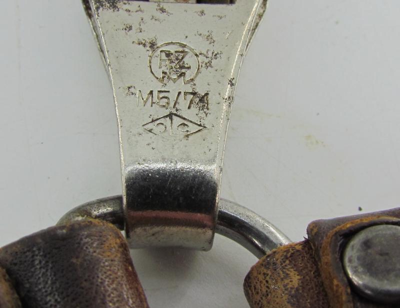 SA Dagger by M7/33 – F.W. Höller with Three Piece Hanger